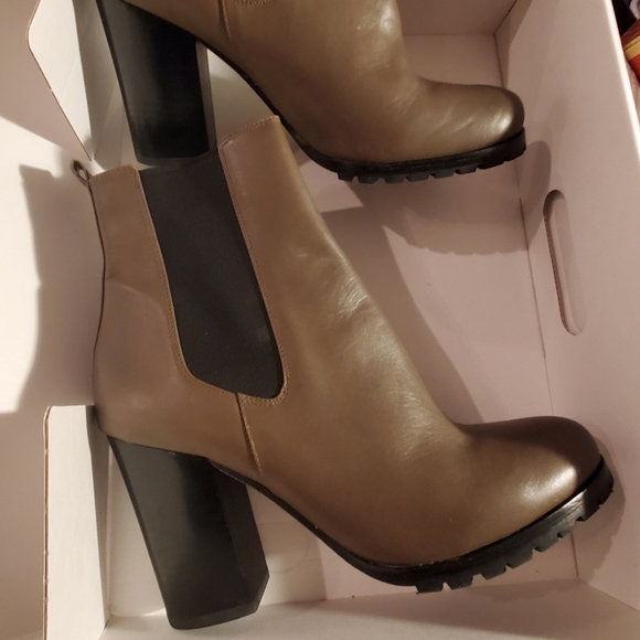 NEW COACH LEATHER HEEL BOOTS - Picture 2 of 5
